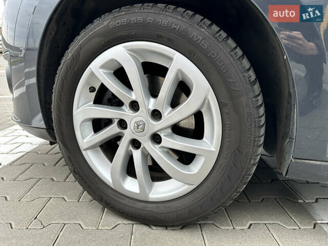 Сірий Рено Меган, об'ємом двигуна 1.5 л та пробігом 186 тис. км за 10750 $, фото 12 на Automoto.ua