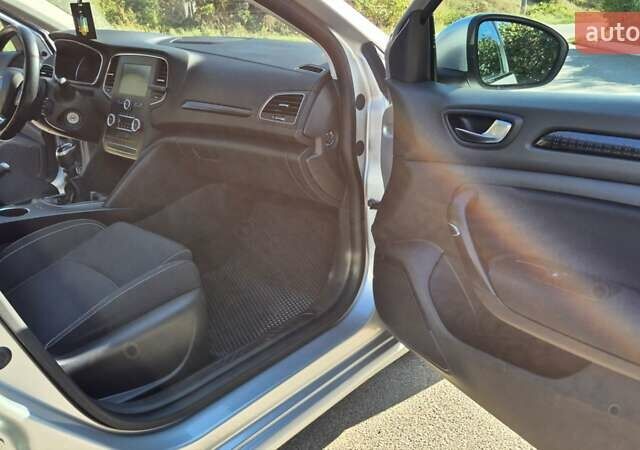 Серый Рено Меган, объемом двигателя 1.46 л и пробегом 254 тыс. км за 11000 $, фото 8 на Automoto.ua
