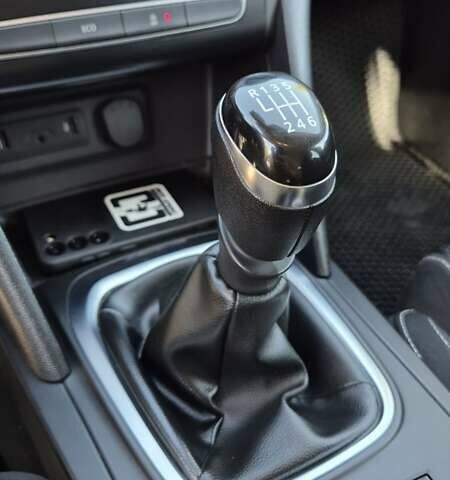 Серый Рено Меган, объемом двигателя 1.46 л и пробегом 254 тыс. км за 11000 $, фото 2 на Automoto.ua