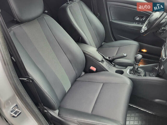 Серый Рено Меган, объемом двигателя 1.5 л и пробегом 198 тыс. км за 10600 $, фото 22 на Automoto.ua