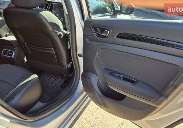 Серый Рено Меган, объемом двигателя 1.46 л и пробегом 254 тыс. км за 11000 $, фото 9 на Automoto.ua