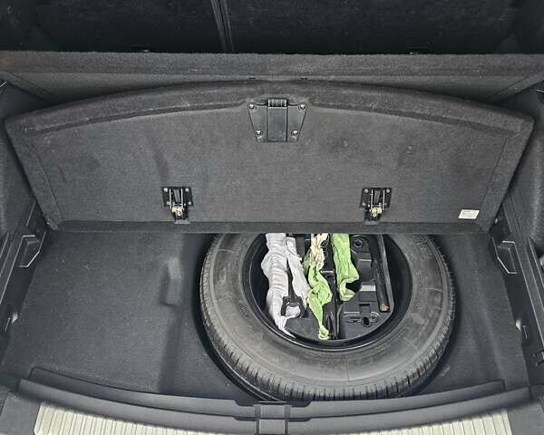 Серый Рено Меган, объемом двигателя 1.46 л и пробегом 217 тыс. км за 13350 $, фото 45 на Automoto.ua