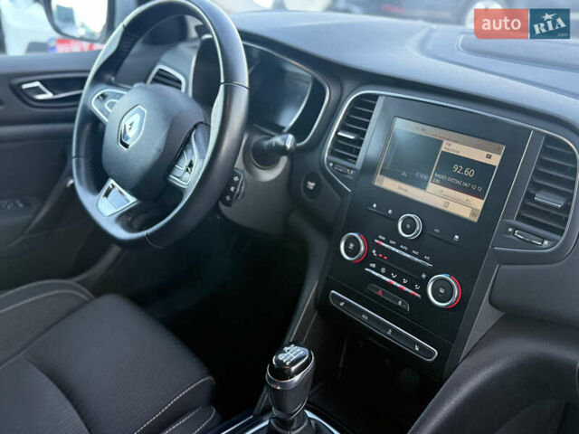 Серый Рено Меган, объемом двигателя 1.5 л и пробегом 168 тыс. км за 12799 $, фото 39 на Automoto.ua