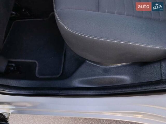 Серый Рено Меган, объемом двигателя 1.5 л и пробегом 160 тыс. км за 10500 $, фото 19 на Automoto.ua