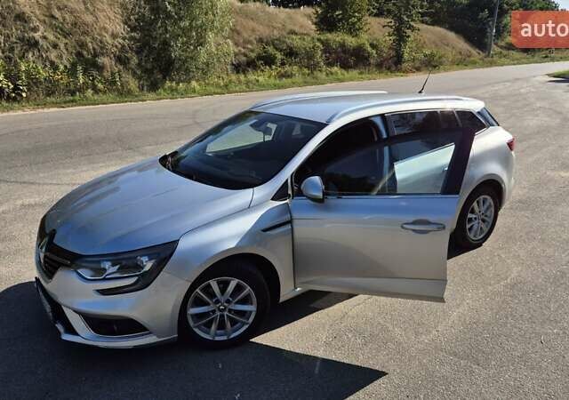 Серый Рено Меган, объемом двигателя 1.46 л и пробегом 254 тыс. км за 11000 $, фото 1 на Automoto.ua