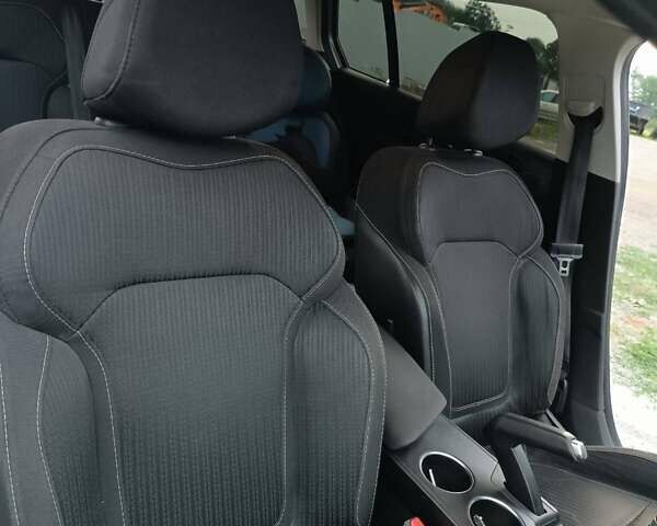 Серый Рено Меган, объемом двигателя 1.5 л и пробегом 236 тыс. км за 12299 $, фото 5 на Automoto.ua