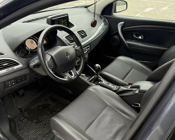 Сірий Рено Меган, об'ємом двигуна 1.46 л та пробігом 240 тис. км за 9999 $, фото 11 на Automoto.ua