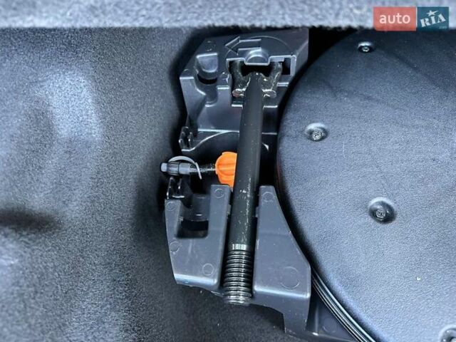 Серый Рено Меган, объемом двигателя 1.5 л и пробегом 233 тыс. км за 12950 $, фото 77 на Automoto.ua