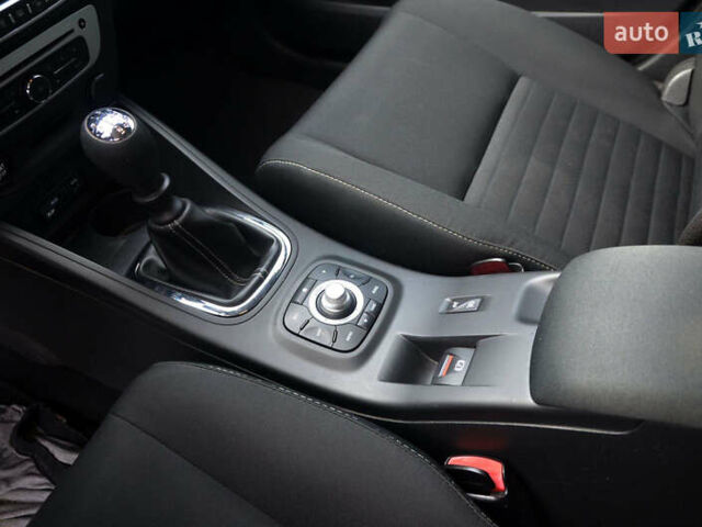 Сірий Рено Меган, об'ємом двигуна 1.5 л та пробігом 186 тис. км за 10450 $, фото 30 на Automoto.ua