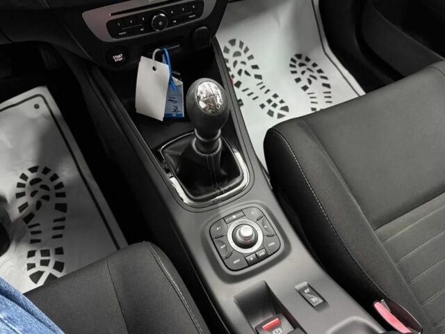 Сірий Рено Меган, об'ємом двигуна 1.5 л та пробігом 179 тис. км за 2400 $, фото 3 на Automoto.ua