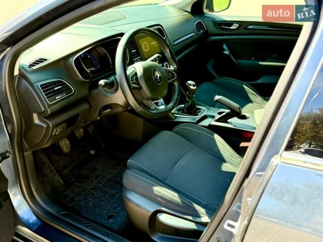 Серый Рено Меган, объемом двигателя 1.5 л и пробегом 280 тыс. км за 10900 $, фото 4 на Automoto.ua