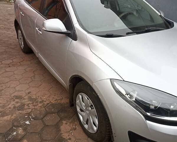 Серый Рено Меган, объемом двигателя 1.5 л и пробегом 130 тыс. км за 9500 $, фото 1 на Automoto.ua