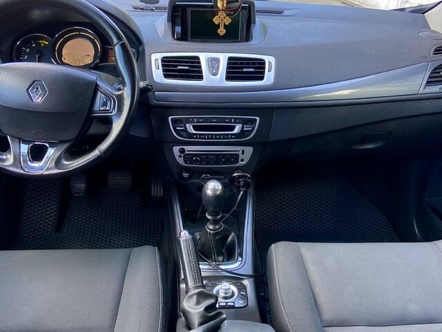 Серый Рено Меган, объемом двигателя 1.5 л и пробегом 187 тыс. км за 8250 $, фото 1 на Automoto.ua