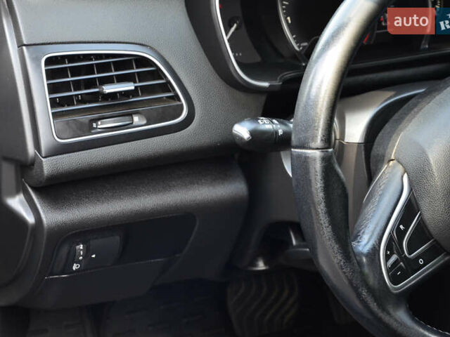 Серый Рено Меган, объемом двигателя 1.46 л и пробегом 393 тыс. км за 10999 $, фото 31 на Automoto.ua