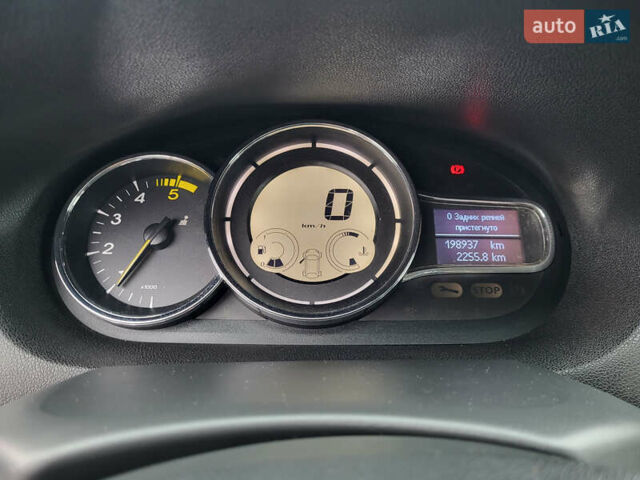Серый Рено Меган, объемом двигателя 1.5 л и пробегом 198 тыс. км за 10600 $, фото 38 на Automoto.ua
