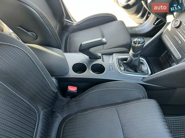 Сірий Рено Меган, об'ємом двигуна 1.46 л та пробігом 228 тис. км за 10700 $, фото 22 на Automoto.ua