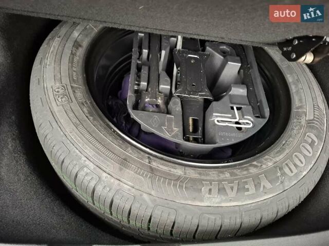 Серый Рено Меган, объемом двигателя 1.5 л и пробегом 224 тыс. км за 12900 $, фото 21 на Automoto.ua