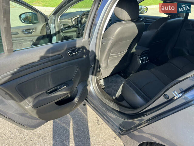 Серый Рено Меган, объемом двигателя 1.46 л и пробегом 230 тыс. км за 10500 $, фото 31 на Automoto.ua