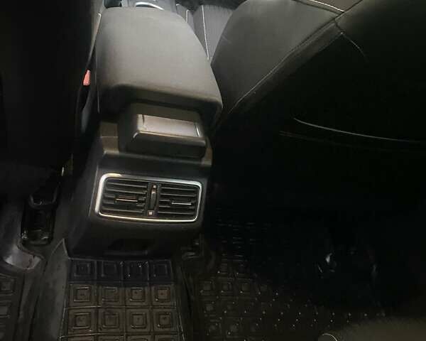 Сірий Рено Меган, об'ємом двигуна 1.46 л та пробігом 235 тис. км за 12000 $, фото 36 на Automoto.ua