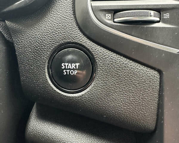 Сірий Рено Меган, об'ємом двигуна 1.46 л та пробігом 190 тис. км за 12600 $, фото 19 на Automoto.ua