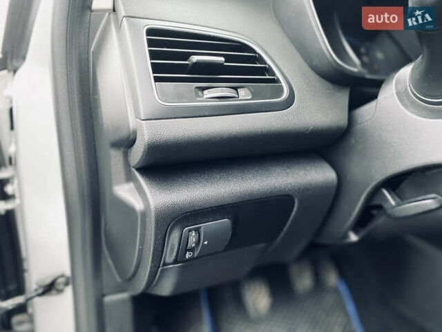 Сірий Рено Меган, об'ємом двигуна 1.46 л та пробігом 198 тис. км за 12600 $, фото 14 на Automoto.ua