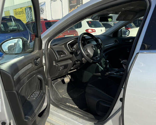 Рено Меган 2017 в Софіївська Борщагівка на Automoto.ua Серый Рено Меган, объемом двигателя 1.5 л и пробегом 230 тыс. км за 11500 $, фото 11 на Automoto.ua