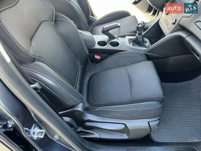 Сірий Рено Меган, об'ємом двигуна 1.46 л та пробігом 228 тис. км за 10700 $, фото 23 на Automoto.ua