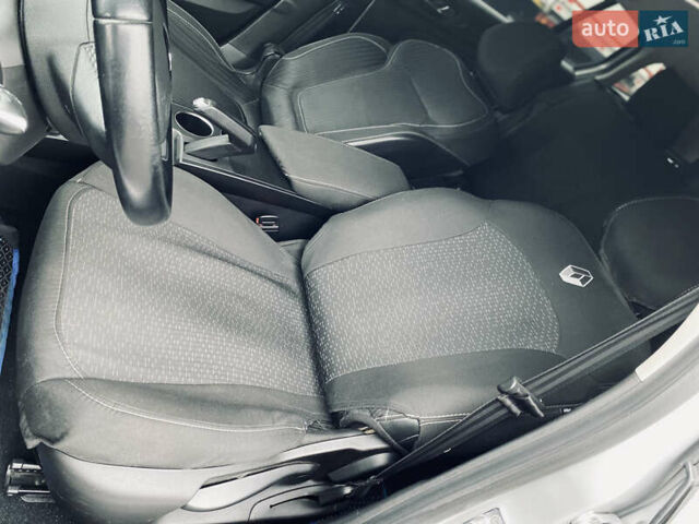 Сірий Рено Меган, об'ємом двигуна 1.46 л та пробігом 198 тис. км за 12600 $, фото 15 на Automoto.ua