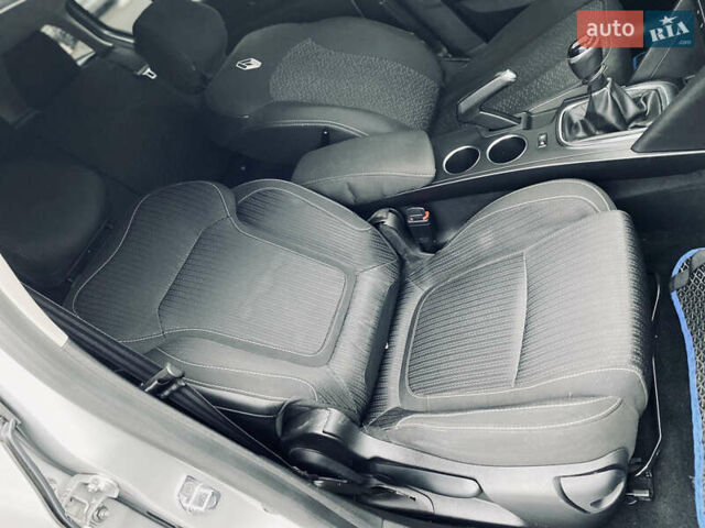 Сірий Рено Меган, об'ємом двигуна 1.46 л та пробігом 198 тис. км за 12600 $, фото 24 на Automoto.ua