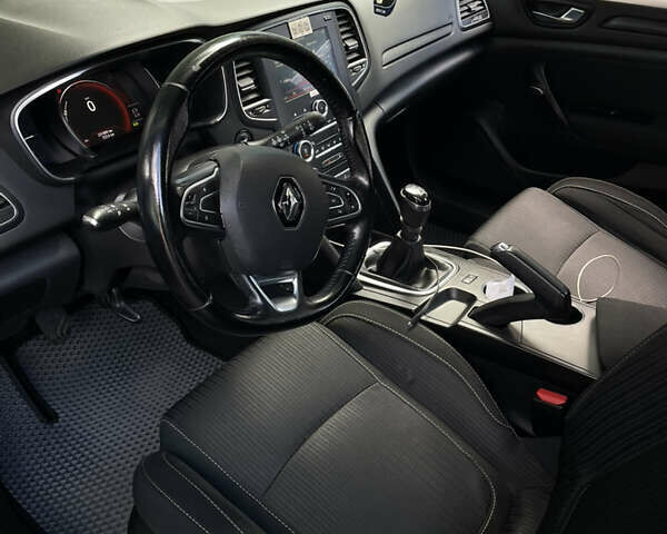 Рено Меган 2017 у Києві на Automoto.ua Сірий Рено Меган, об'ємом двигуна 1.5 л та пробігом 237 тис. км за 11000 $, фото 9 на Automoto.ua
