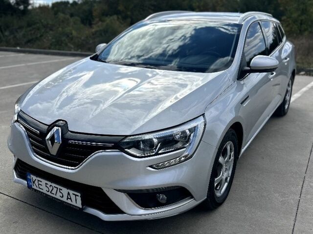 Серый Рено Меган, объемом двигателя 1.5 л и пробегом 202 тыс. км за 11899 $, фото 2 на Automoto.ua