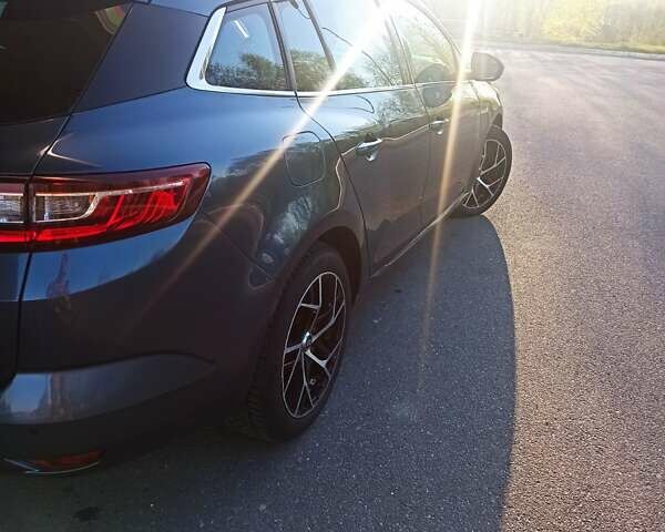 Серый Рено Меган, объемом двигателя 1.46 л и пробегом 211 тыс. км за 12000 $, фото 4 на Automoto.ua