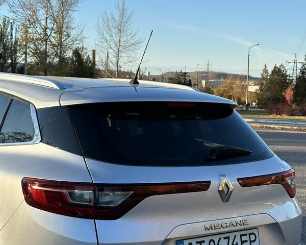 Серый Рено Меган, объемом двигателя 1.46 л и пробегом 220 тыс. км за 11950 $, фото 1 на Automoto.ua