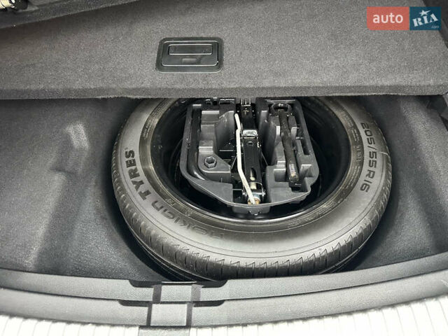 Серый Рено Меган, объемом двигателя 1.6 л и пробегом 181 тыс. км за 14200 $, фото 5 на Automoto.ua