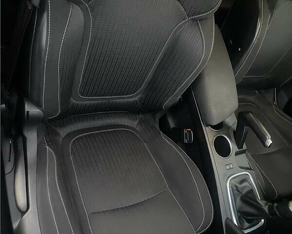 Сірий Рено Меган, об'ємом двигуна 1.46 л та пробігом 235 тис. км за 12000 $, фото 41 на Automoto.ua