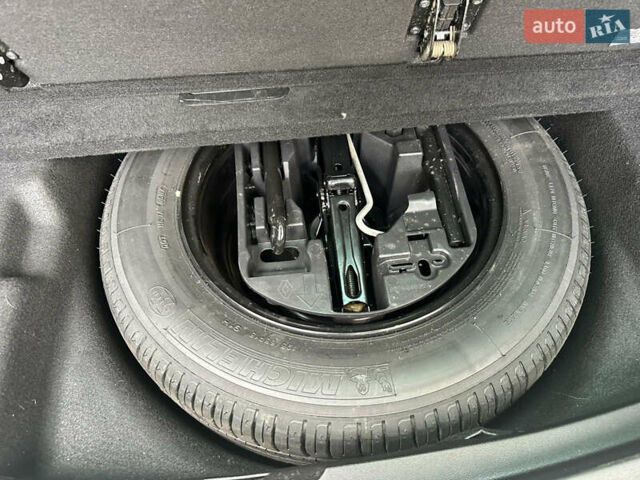 Сірий Рено Меган, об'ємом двигуна 1.46 л та пробігом 190 тис. км за 12600 $, фото 27 на Automoto.ua