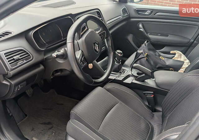 Серый Рено Меган, объемом двигателя 1.46 л и пробегом 151 тыс. км за 13850 $, фото 5 на Automoto.ua