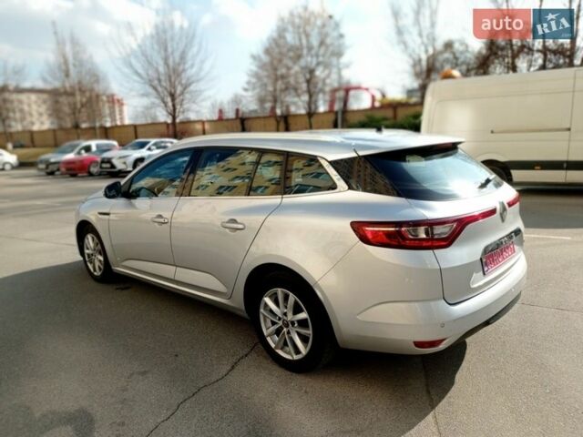 Серый Рено Меган, объемом двигателя 0 л и пробегом 215 тыс. км за 11399 $, фото 2 на Automoto.ua