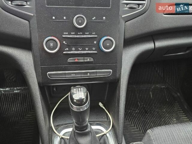 Сірий Рено Меган, об'ємом двигуна 1.46 л та пробігом 244 тис. км за 12000 $, фото 21 на Automoto.ua