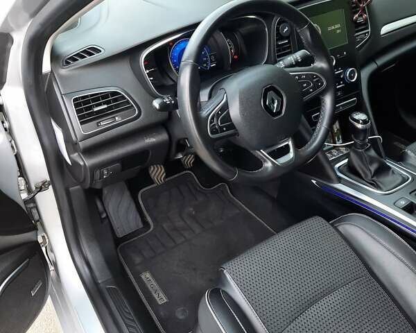 Серый Рено Меган, объемом двигателя 1.46 л и пробегом 230 тыс. км за 14300 $, фото 18 на Automoto.ua