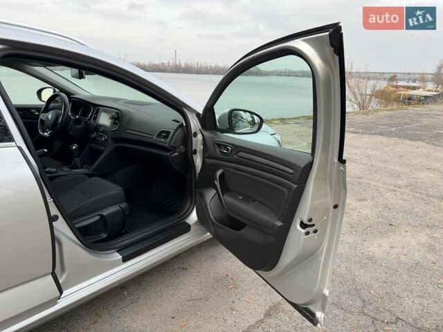 Серый Рено Меган, объемом двигателя 1.5 л и пробегом 165 тыс. км за 13900 $, фото 27 на Automoto.ua