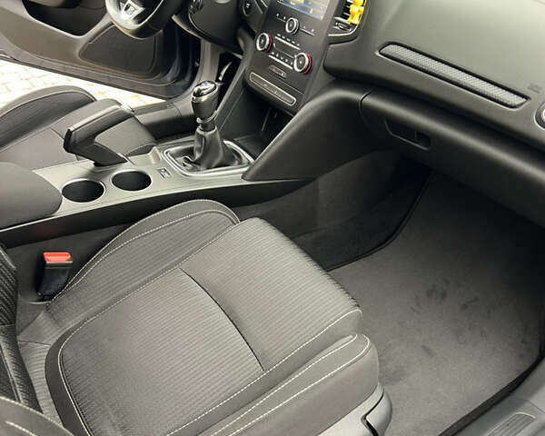 Серый Рено Меган, объемом двигателя 0 л и пробегом 174 тыс. км за 15100 $, фото 31 на Automoto.ua