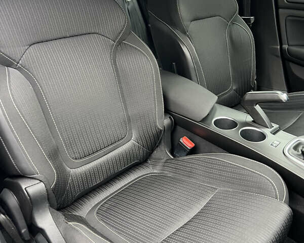 Серый Рено Меган, объемом двигателя 0 л и пробегом 174 тыс. км за 15100 $, фото 36 на Automoto.ua