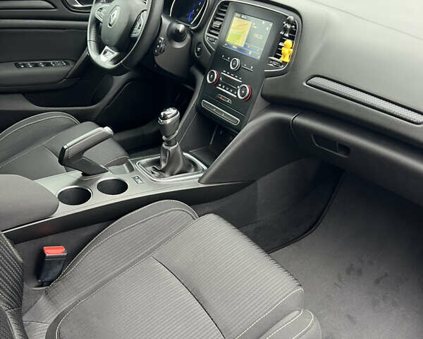 Серый Рено Меган, объемом двигателя 0 л и пробегом 174 тыс. км за 15100 $, фото 35 на Automoto.ua