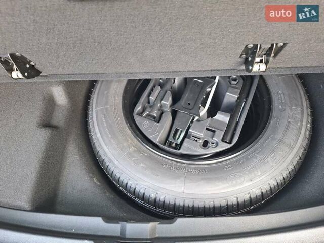 Серый Рено Меган, объемом двигателя 1.3 л и пробегом 188 тыс. км за 11990 $, фото 43 на Automoto.ua