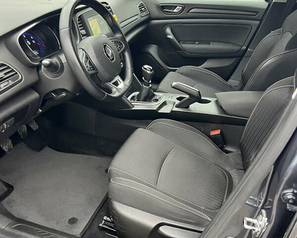 Серый Рено Меган, объемом двигателя 0 л и пробегом 174 тыс. км за 15100 $, фото 22 на Automoto.ua