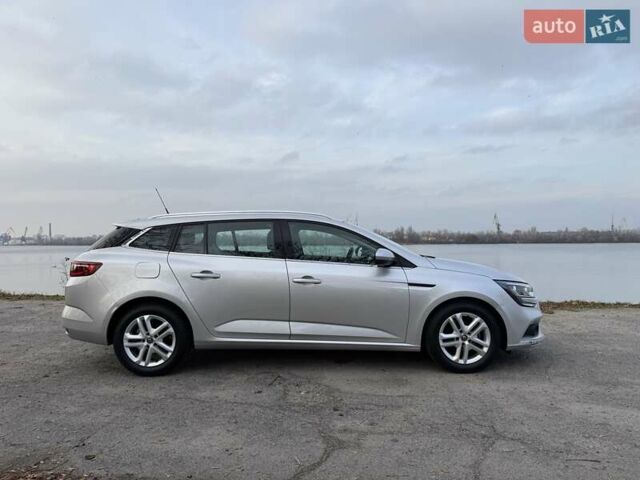 Серый Рено Меган, объемом двигателя 1.5 л и пробегом 165 тыс. км за 13900 $, фото 3 на Automoto.ua