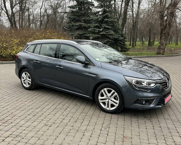 Серый Рено Меган, объемом двигателя 0 л и пробегом 174 тыс. км за 15100 $, фото 9 на Automoto.ua