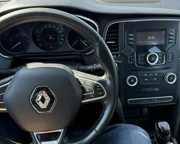 Серый Рено Меган, объемом двигателя 1.46 л и пробегом 237 тыс. км за 10500 $, фото 9 на Automoto.ua