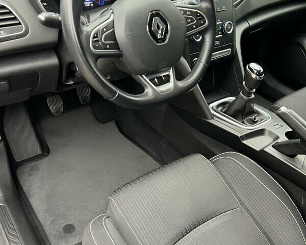 Серый Рено Меган, объемом двигателя 0 л и пробегом 174 тыс. км за 15100 $, фото 28 на Automoto.ua